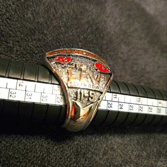 Buccaneers Tampa Bay Brady Super Bowl ring - Picture 5 of 6